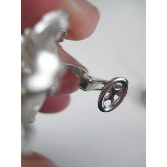 Trifari Silver Tone Clip On Earrings Floral Design Crown MOD Vintage 1950s - Picture 5 of 10